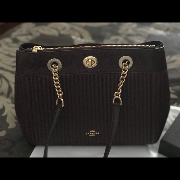 Coach Turnlock Edie Shoulder Bag With Quilting - Picture 2 of 8